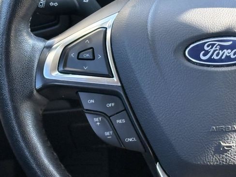 Used 2024 Ford Edge SEL AWD/4WD image 9