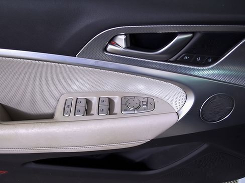 Used 2022 Genesis G70 2.0T w/ Prestige Package image 17