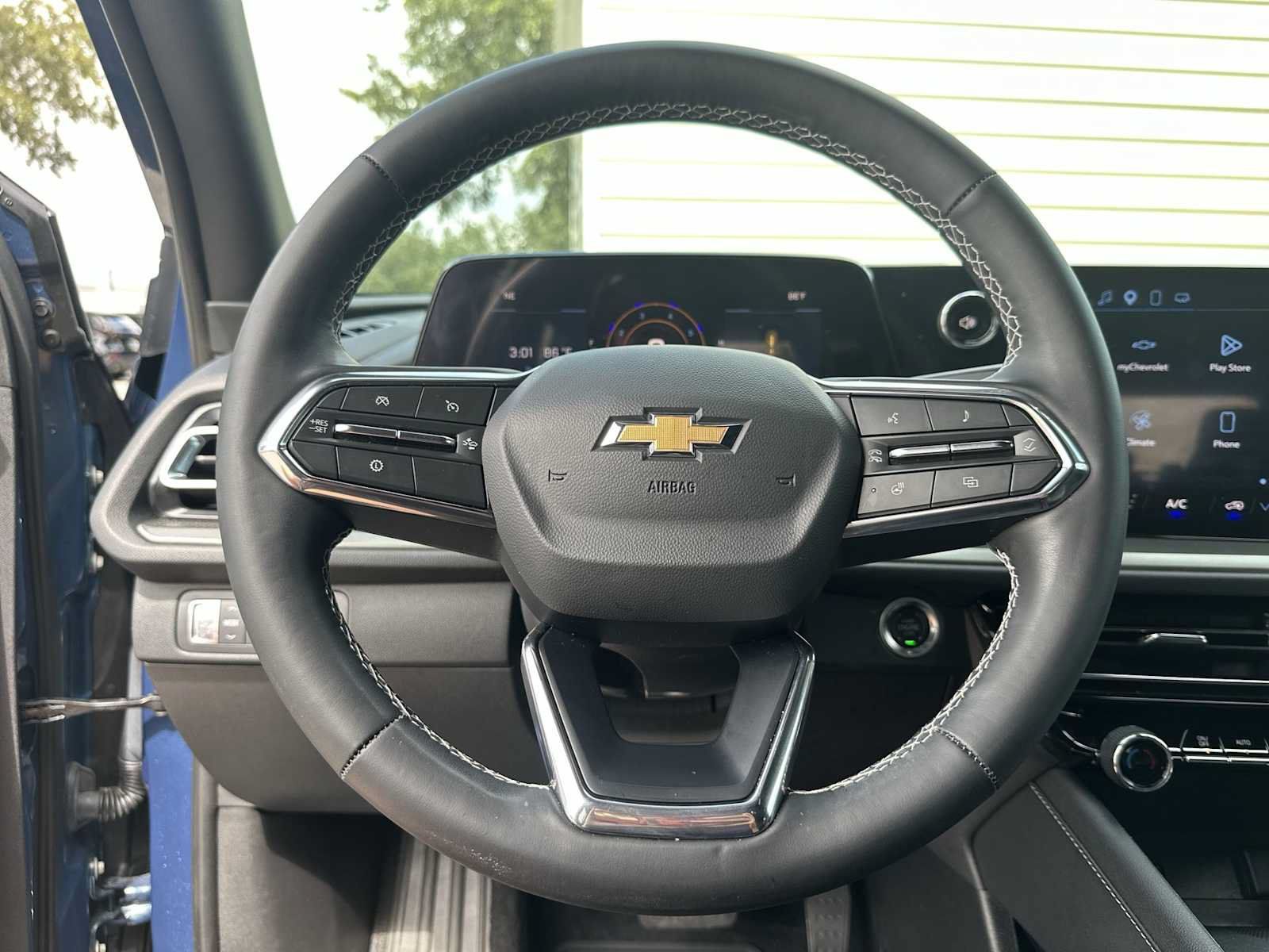 Certified 2025 Chevrolet Traverse LT FWD image 20