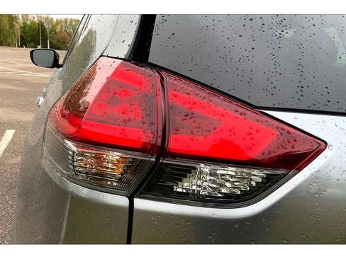 Used 2018 Nissan Rogue SV image 29