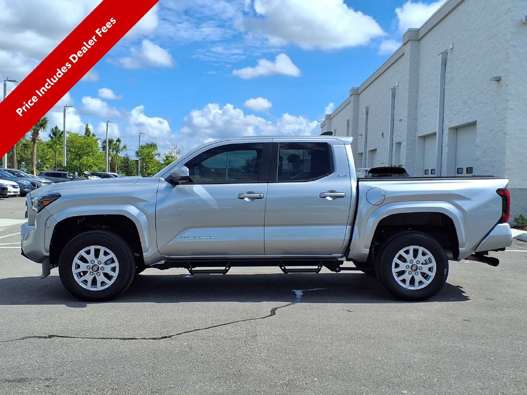 Used 2024 Toyota Tacoma SR5 AWD/4WD image 5