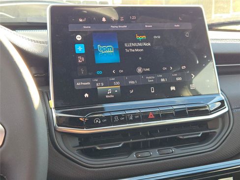 New 2026 Jeep Compass Latitude image 27