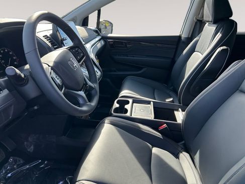 New 2026 Honda Odyssey Touring image 9
