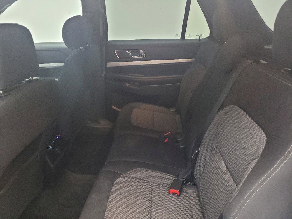 Used 2017 Ford Explorer XLT AWD/4WD image 18