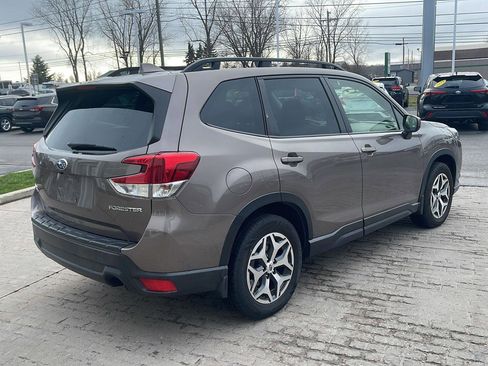 Used 2023 Subaru Forester Premium image 4