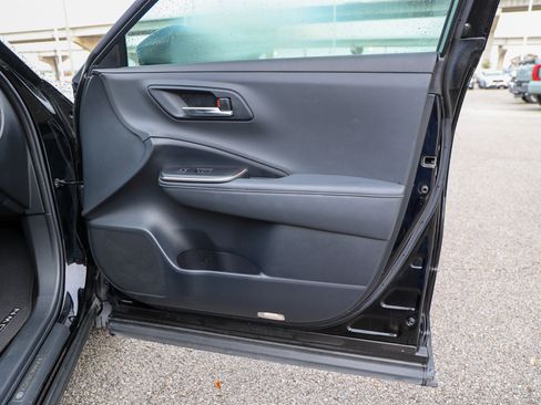 Used 2023 Toyota Crown AWD/4WD image 32