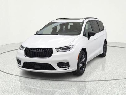 New 2026 Chrysler Pacifica Limited w/ S Appearance Package