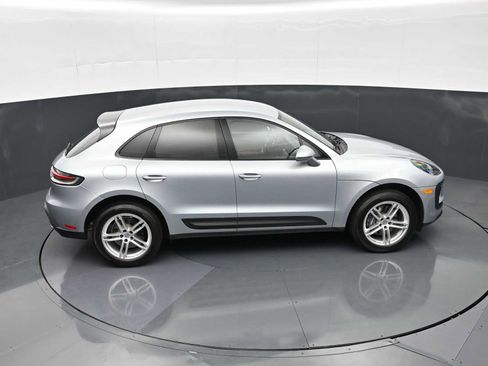 Certified 2025 Porsche Macan AWD/4WD image 33