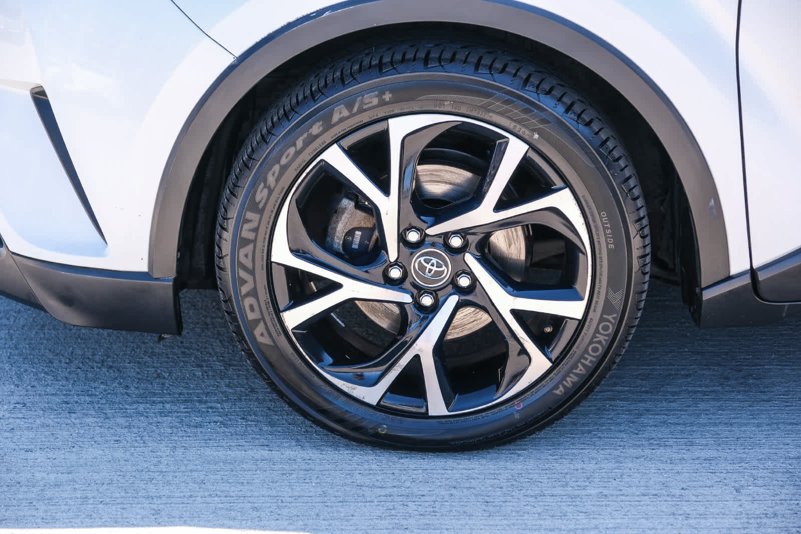 Certified 2018 Toyota C-HR XLE FWD image 10