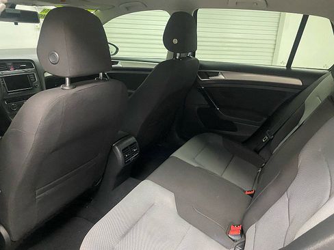 Used 2016 Volkswagen e-Golf SE w/ DC Fast Charging Package image 11