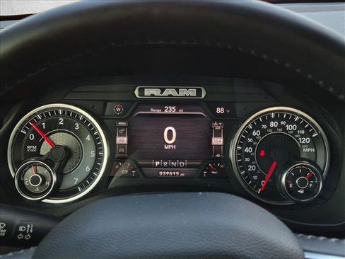 Used 2024 RAM 1500 Laramie AWD/4WD image 10
