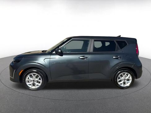 Used 2025 Kia Soul LX w/ LX Technology Package FWD image 9