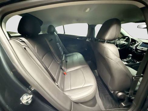 Used 2019 Chevrolet Cruze Premier FWD image 28