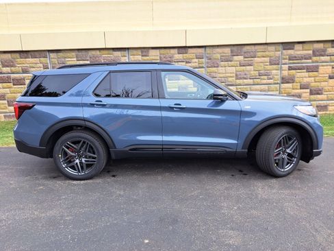 New 2026 Ford Explorer ST-Line w/ ST-Line Street Pack AWD/4WD image 2