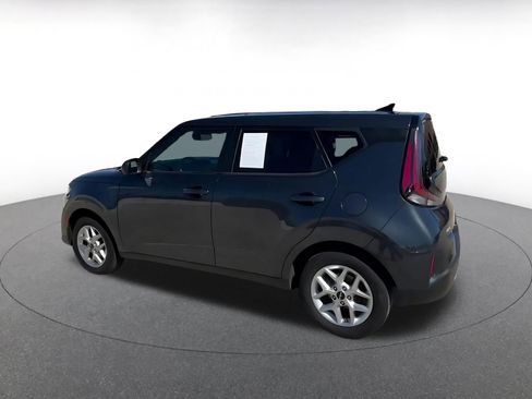Used 2024 Kia Soul LX w/ Option Group 015 FWD image 9