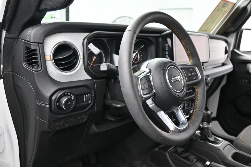 Used 2024 Jeep Wrangler Unlimited Sahara w/ Safety Group AWD/4WD image 15