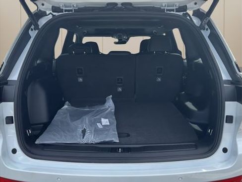 New 2026 Jeep Grand Cherokee Altitude RWD image 9
