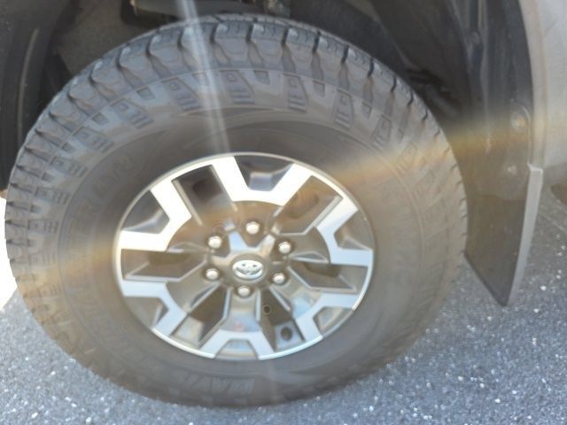 Used 2016 Toyota Tacoma TRD Off-Road AWD/4WD image 28