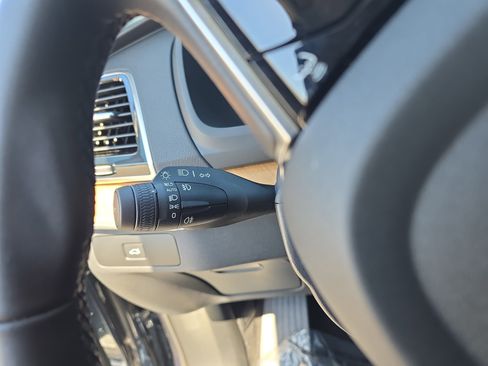 Used 2025 Volvo XC90 B6 Plus w/ Protection Package Premier AWD/4WD image 28