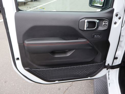 Used 2025 Jeep Wrangler Unlimited Rubicon AWD/4WD image 15