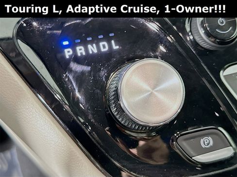 Used 2024 Chrysler Pacifica Touring-L image 17