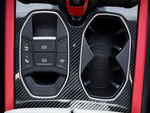 Used 2025 Lamborghini Urus Performante AWD/4WD image 65