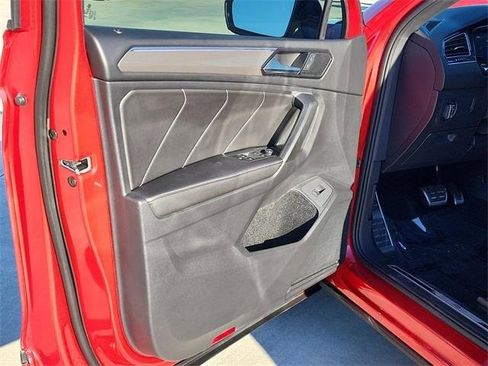 Certified 2024 Volkswagen Tiguan SE R-Line image 10