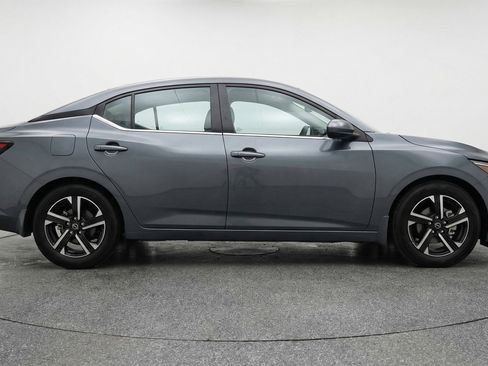 Used 2025 Nissan Sentra SV FWD image 11
