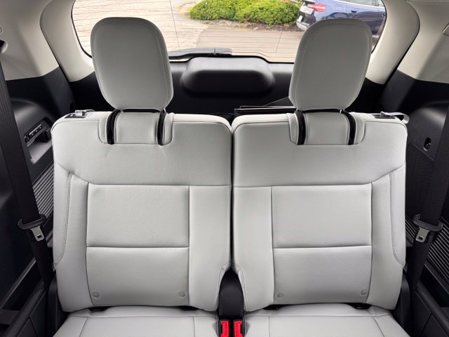 Used 2026 Ford Explorer Platinum w/ LUX Leather Package AWD/4WD image 28