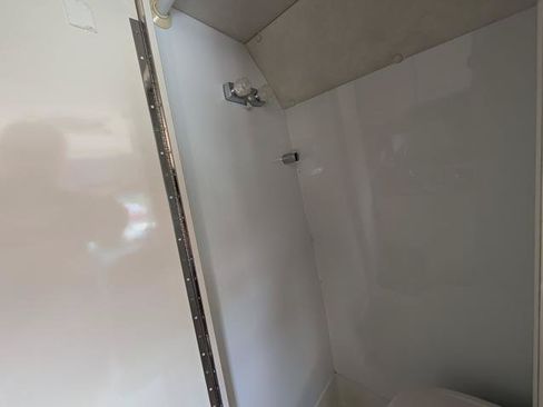 Used 2005 Freightliner Sprinter 2500 RWD image 19