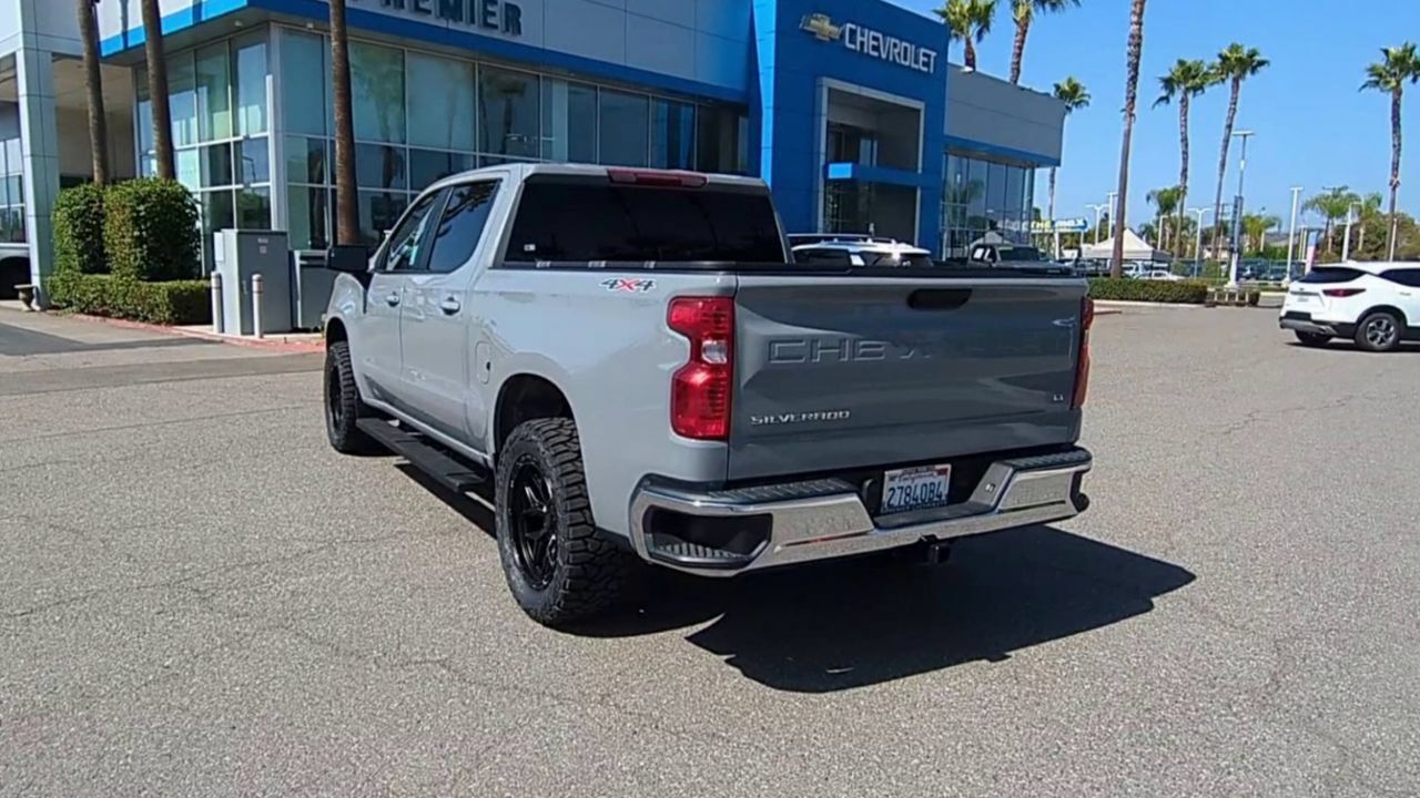 Used 2024 Chevrolet Silverado 1500 LT AWD/4WD image 6