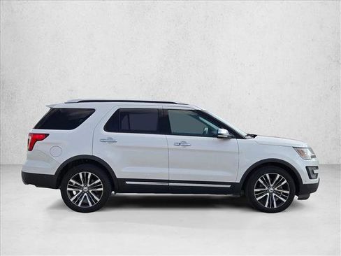 Used 2017 Ford Explorer Platinum image 4