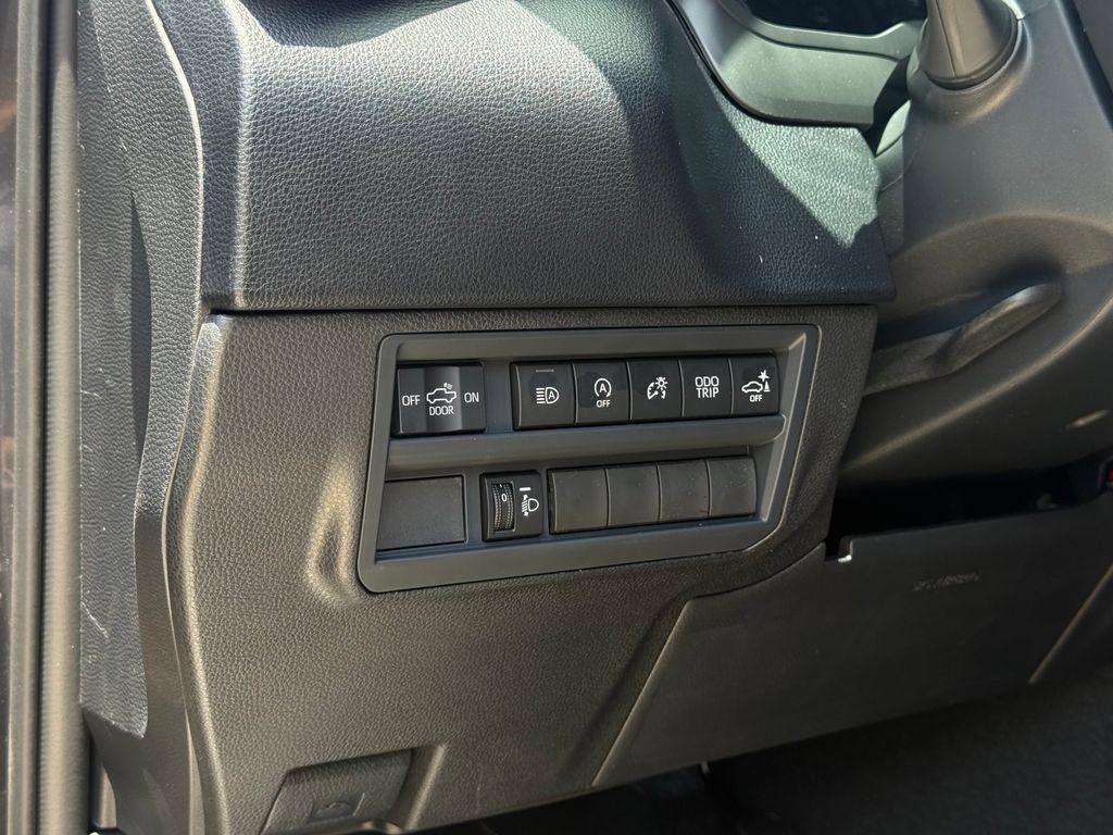 New 2026 Toyota Tundra SR5 w/ SR5 Convenience Package RWD image 9