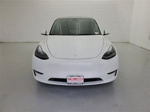 Used 2022 Tesla Model Y Performance image 3