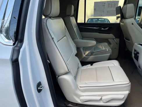 Used 2023 GMC Yukon XL Denali w/ Denali Reserve Package image 9