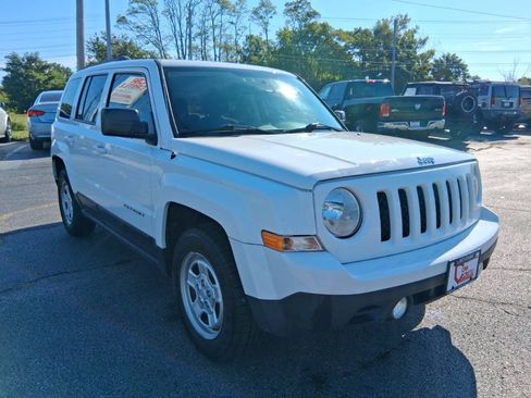 Used 2016 Jeep Patriot Sport w/ Power Value Group FWD image 3
