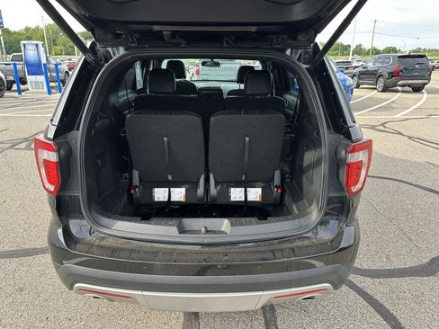 Used 2016 Ford Explorer XLT w/ Equipment Group 202A AWD/4WD image 7