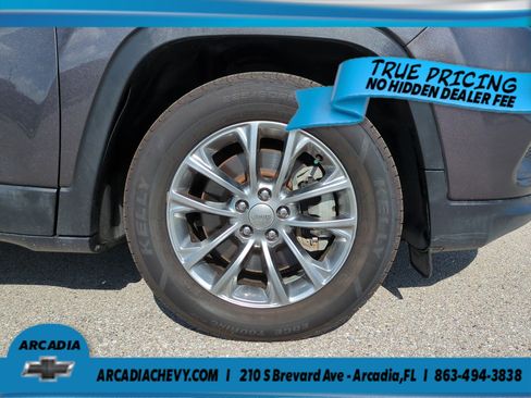 Used 2021 Jeep Cherokee Latitude Lux w/ Comfort/Convenience Group FWD image 11