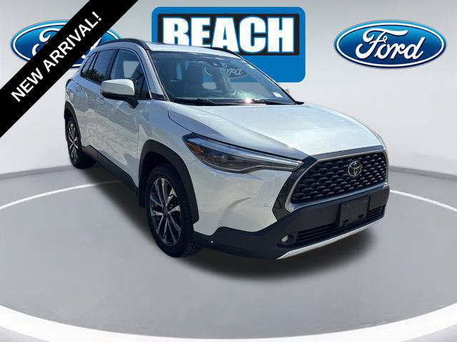 Used 2022 Toyota Corolla Cross XLE w/ Convenience Package AWD/4WD image 1