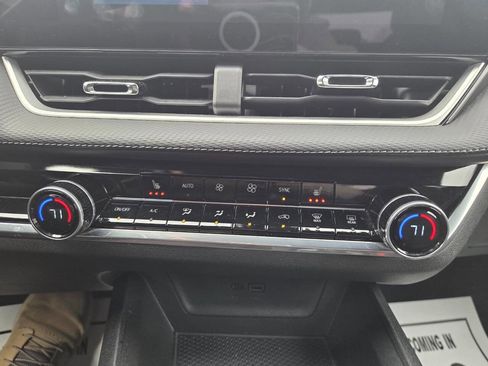 Used 2025 Chevrolet Equinox LT w/ Convenience Package II image 13