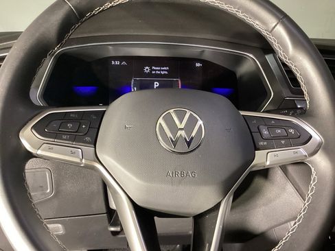 Used 2022 Volkswagen Tiguan SE image 18