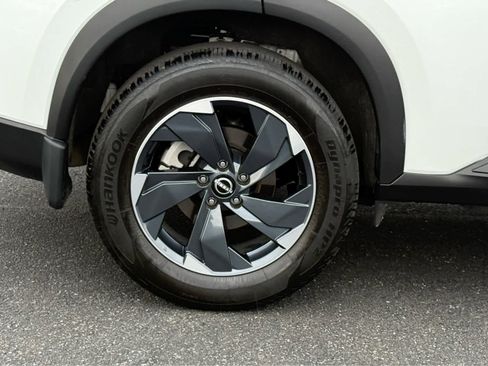 Used 2025 Nissan Rogue SV AWD/4WD image 9