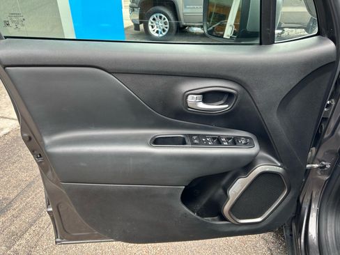 Used 2020 Jeep Renegade Limited AWD/4WD image 9