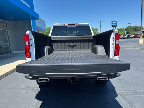 Used 2026 Chevrolet Silverado 1500 LT Trail Boss w/ LT Trail Boss Premium Package AWD/4WD image 9