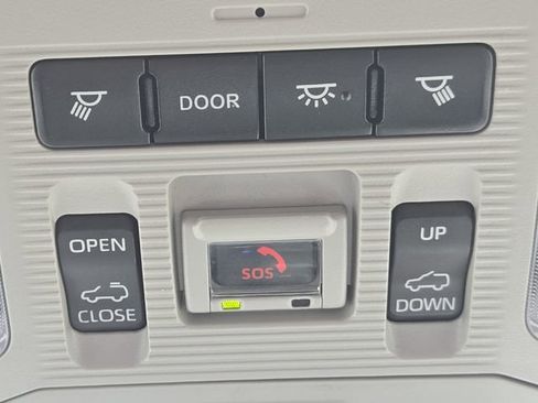 Used 2021 Toyota RAV4 XLE w/ Convenience Package image 24