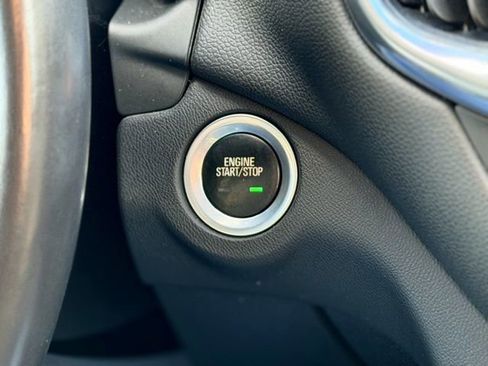 Used 2019 Chevrolet Equinox LT w/ Driver Convenience Package image 11