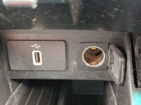 Used 2017 Ford Explorer XLT w/ Equipment Group 202A AWD/4WD image 25