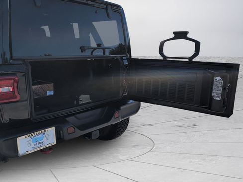 Used 2022 Jeep Wrangler Unlimited Rubicon w/ LED Lighting Group image 39