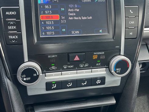 Used 2012 Toyota Camry SE FWD image 18