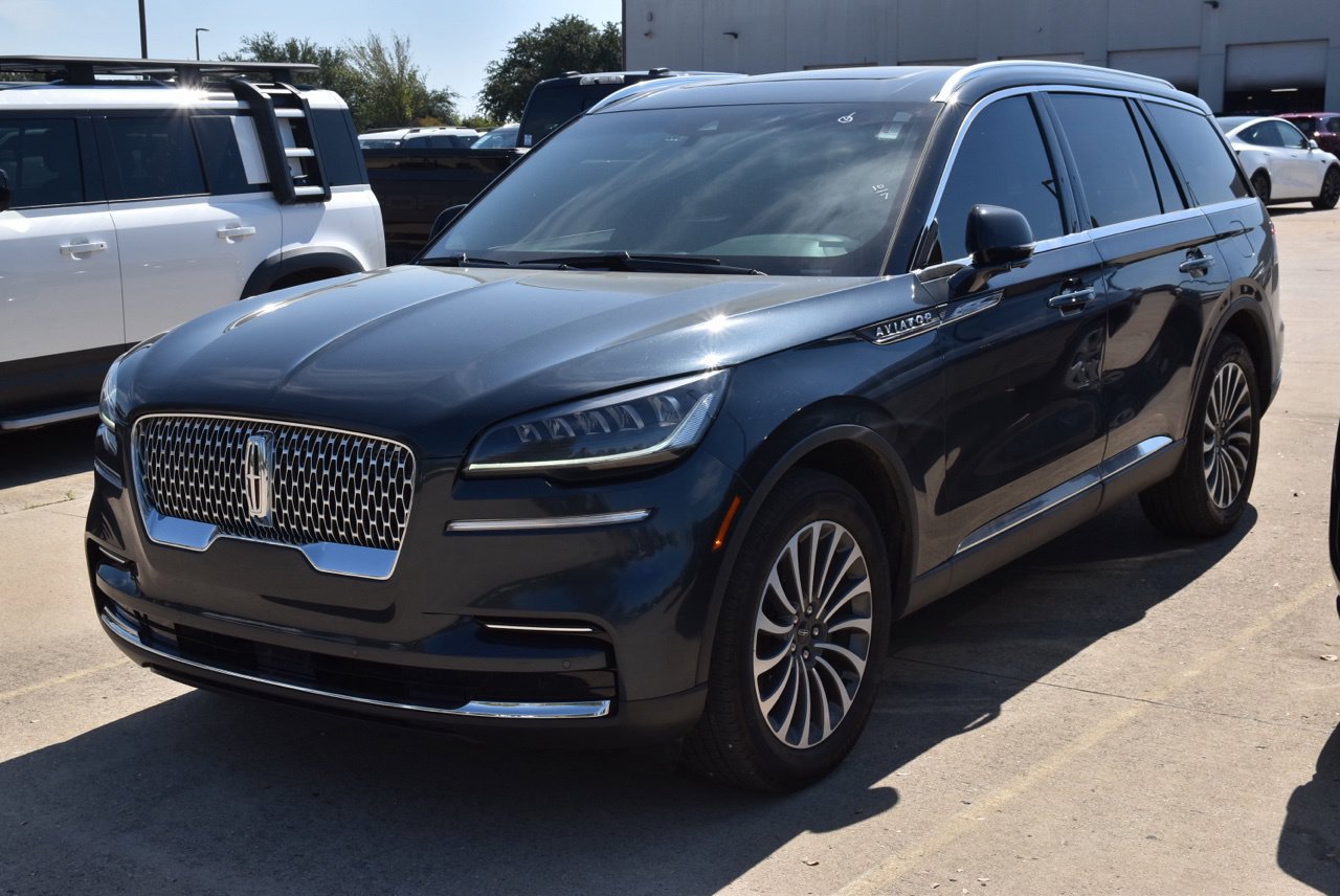 Certified 2024 Lincoln Aviator Reserve AWD/4WD image 2